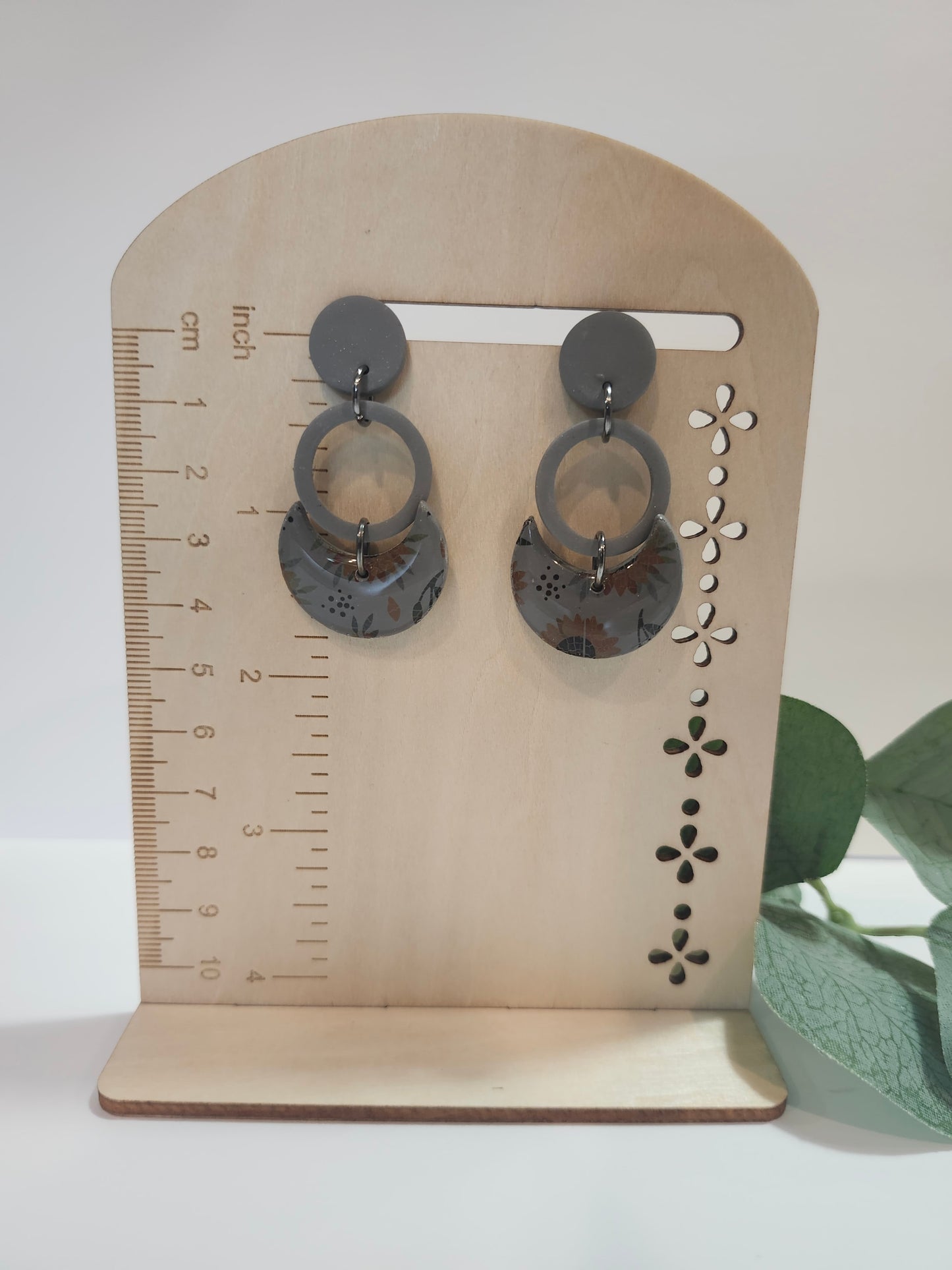 Gray with Sunflower Cirlce Earrings