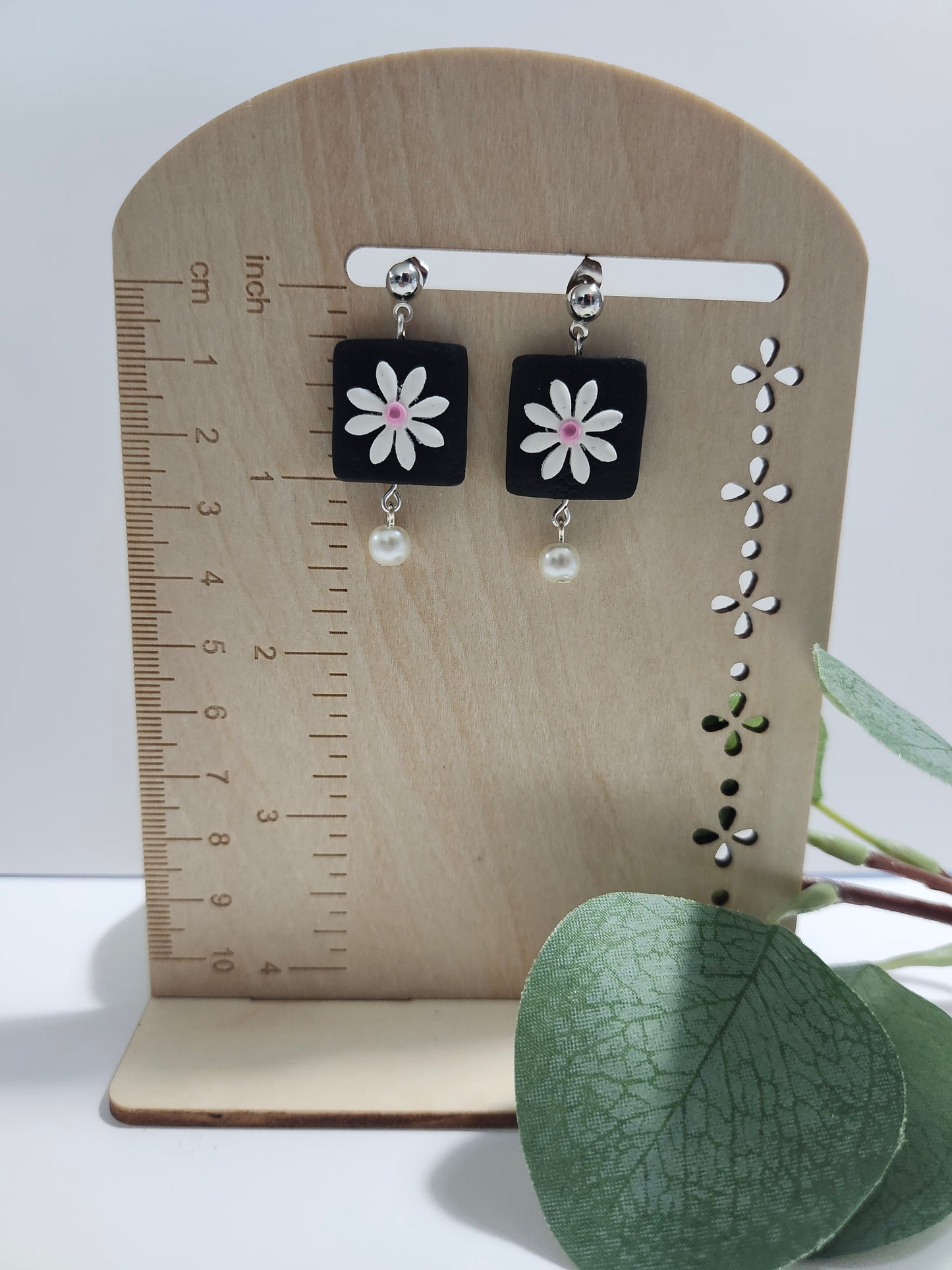 Modern Square Design with a White Flower and Pearl