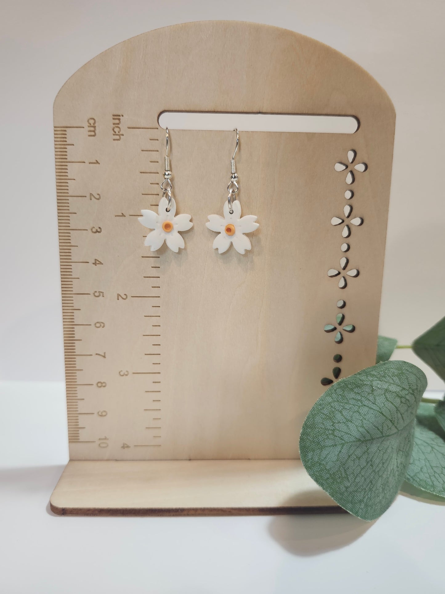 Small Daisy Dangle