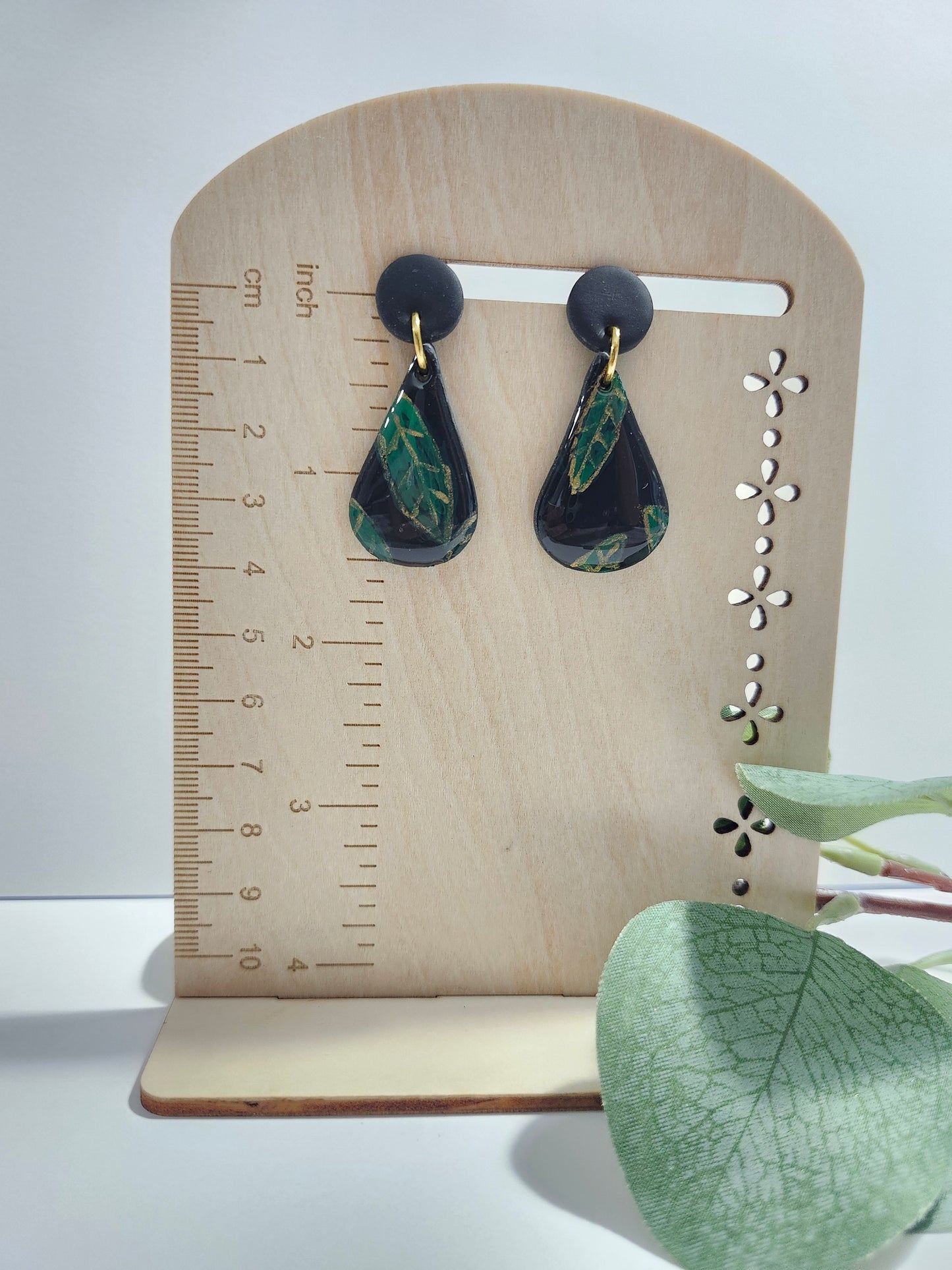 Sophisticated Black Teardrop with Leaf Design and UV Resin