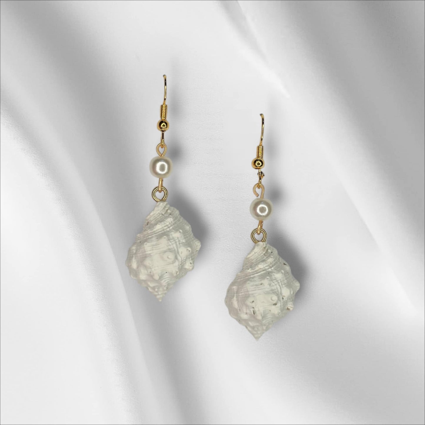 3D Sea Shell Dangle with Pearl