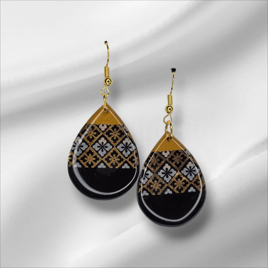 Gold and Black Teardrop with Print Accent