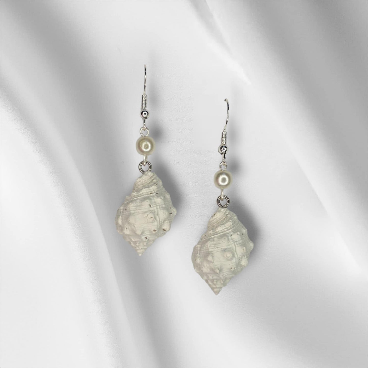 3D Sea Shell Dangle with Pearl