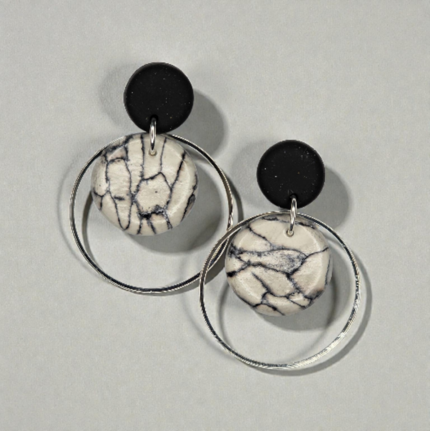 White and black marbled earrings