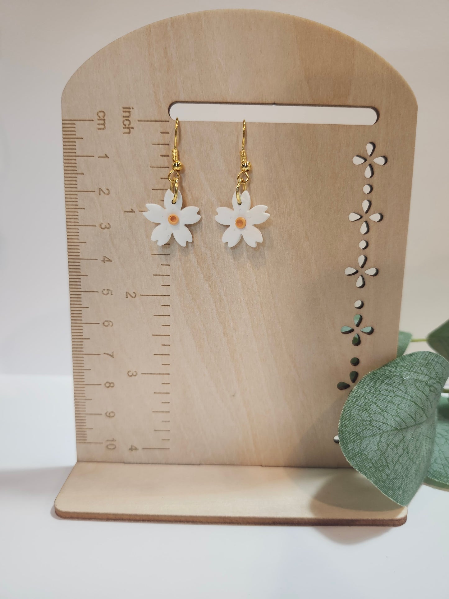 Small Daisy Dangle